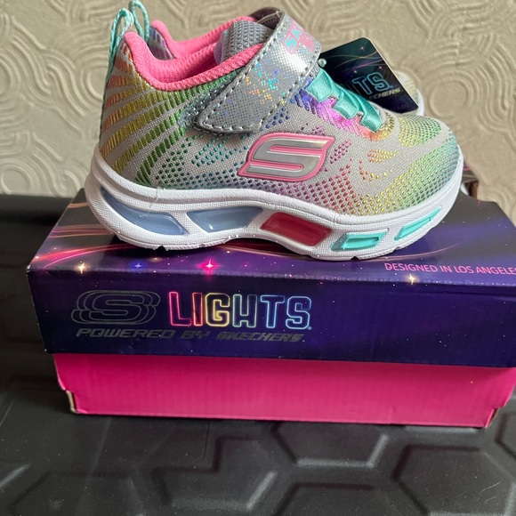 BNWT baby girls Skechers light up trainers size 4 - Picture 3 of 7